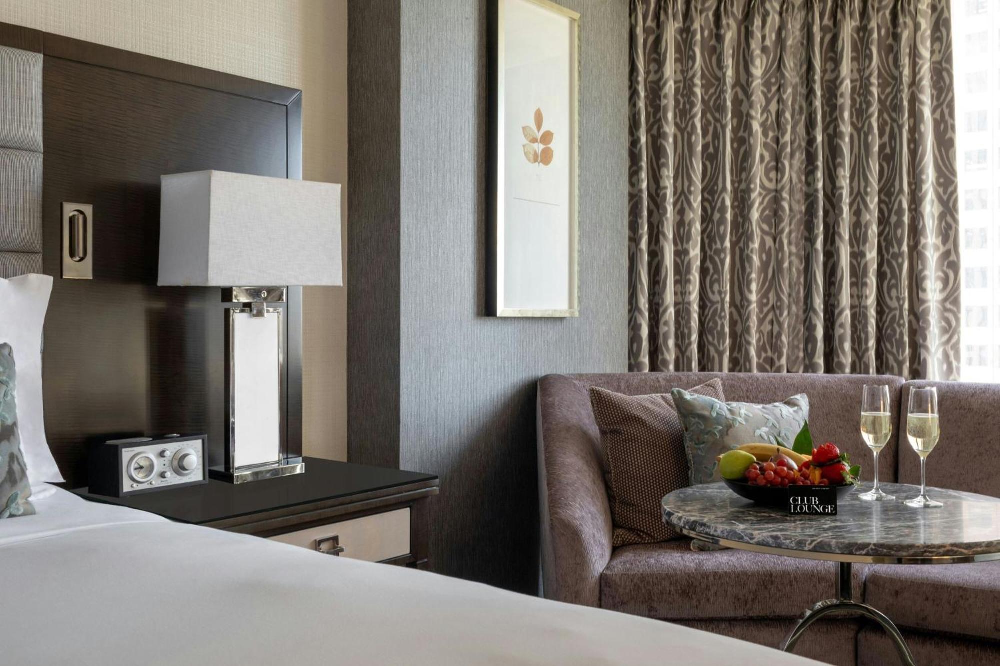 Club level Guest room 1 King Bed